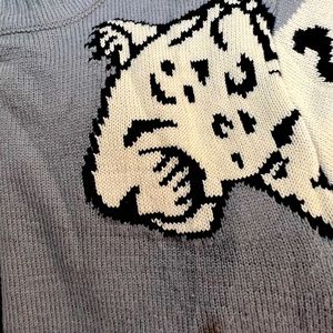 Cat battle sweater